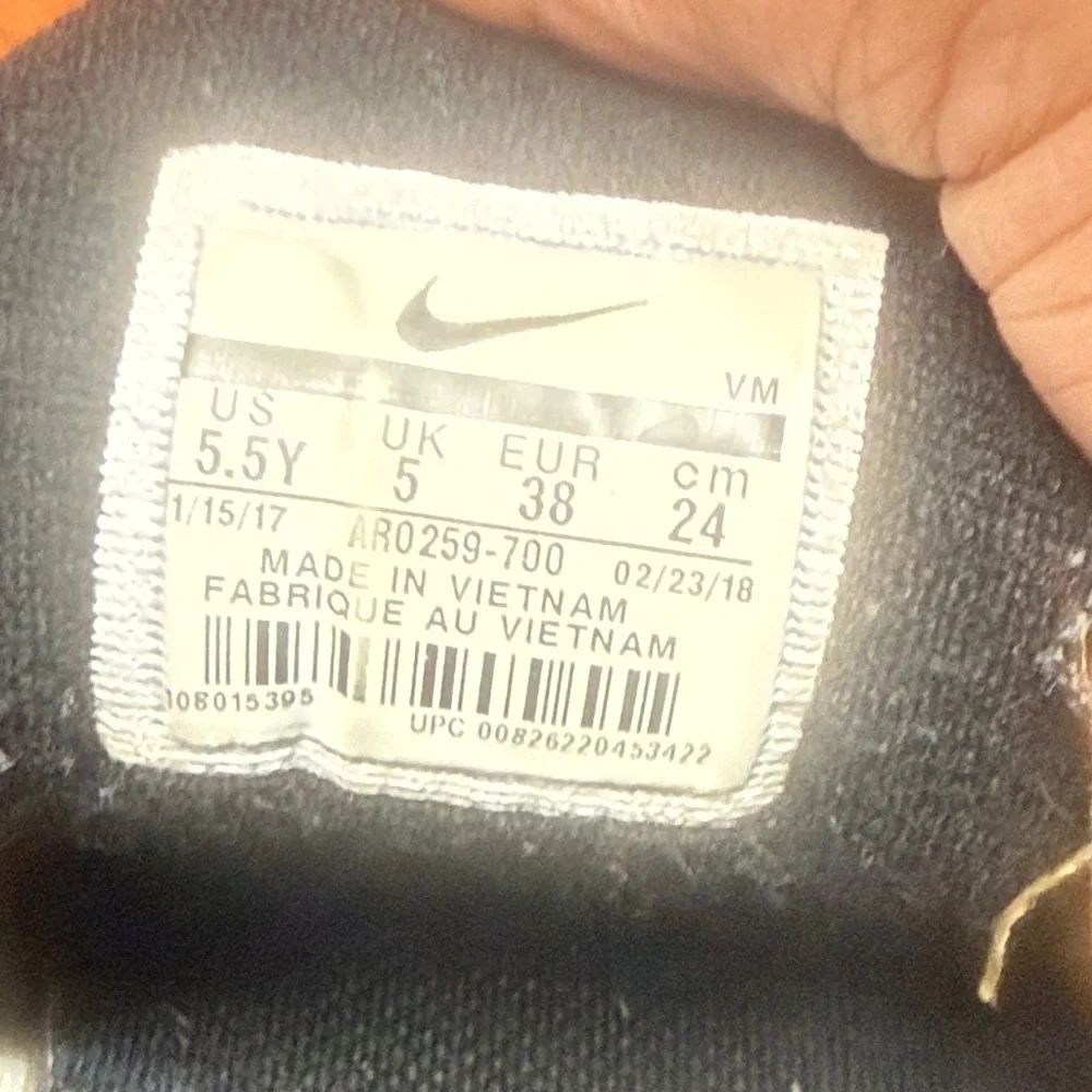 Nike Men's Relaxed Jeans with Light Blue Wash